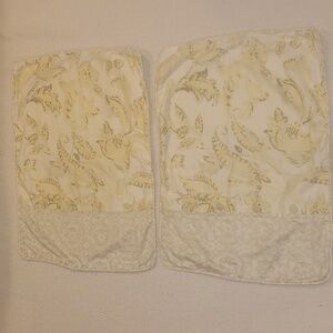 Raymond Waites pillow case ( 2 )